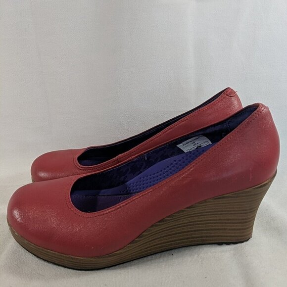 Crocs A-Leigh Red Leather Wedge Closed Toe Pump Heels 14700 Shoes Women's US 7.5 - Picture 3 of 15